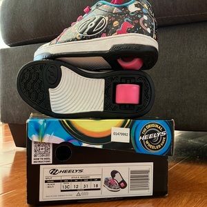 Worn once heelys unicorn and rainbows